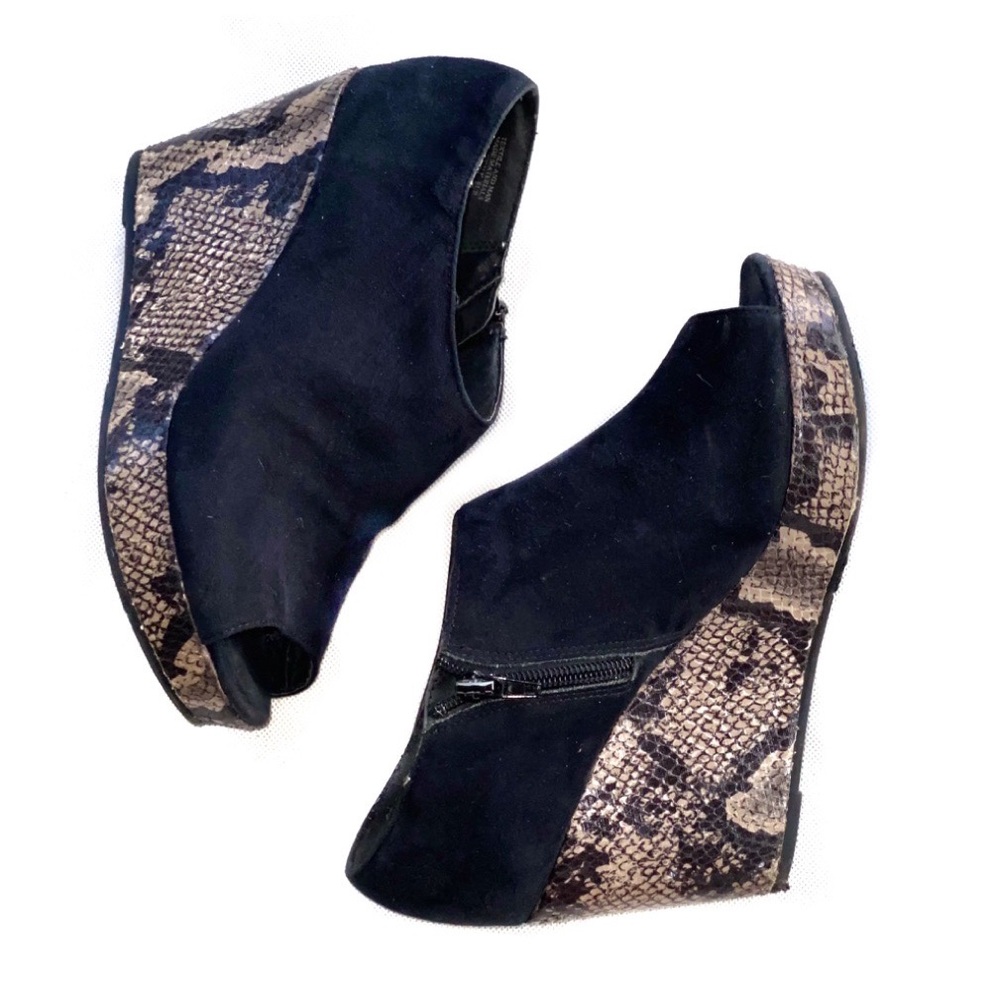 Attention Black Python Snakeskin Wedge 7.5 - image 1